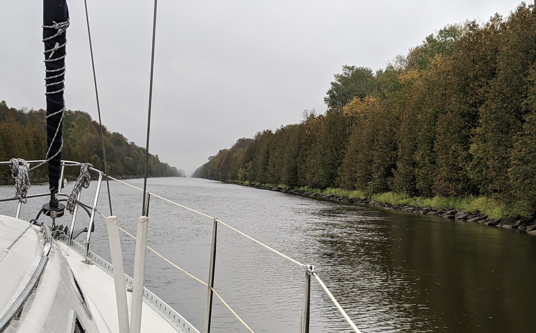 sailboat-motoring-up-murray-canal-fall